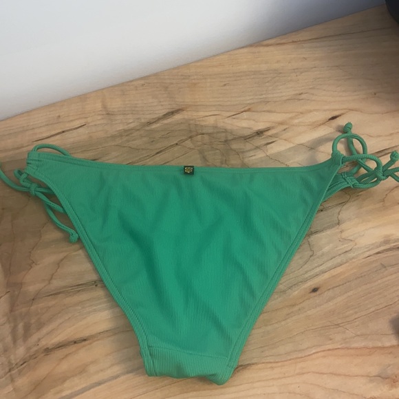 Bikini Bottoms - Picture 2 of 3